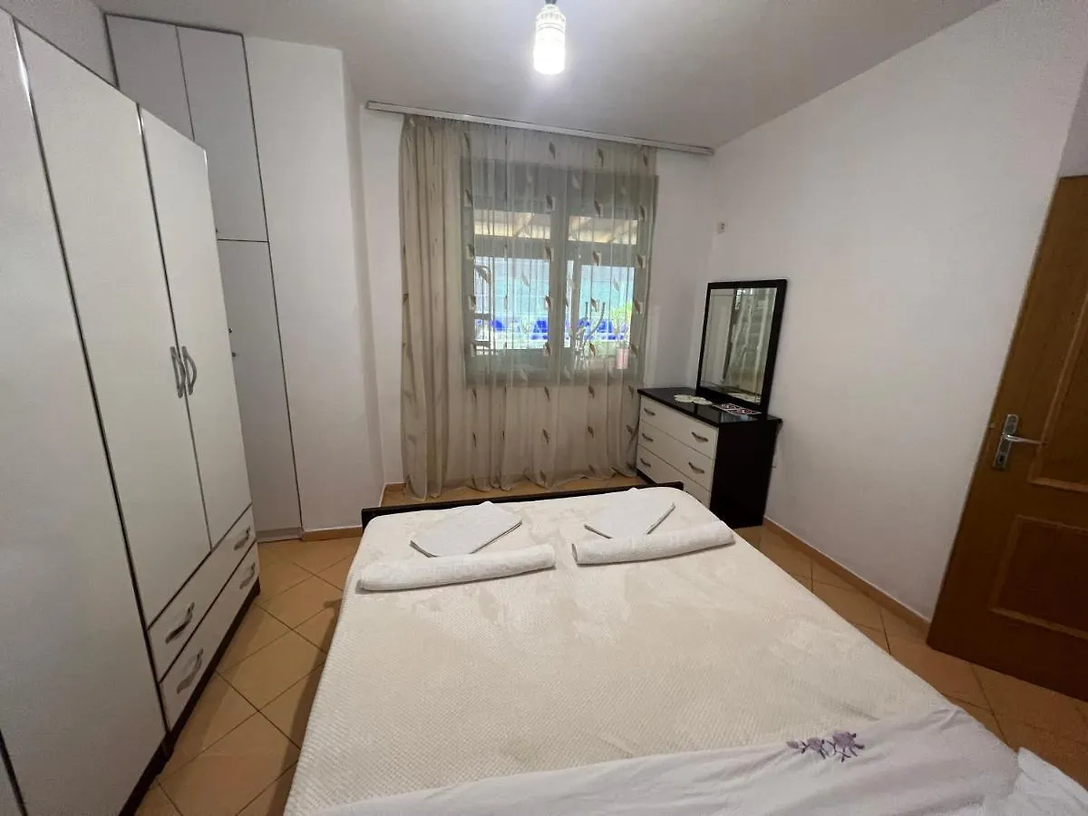 Leonard Apartment Tirana 0*,